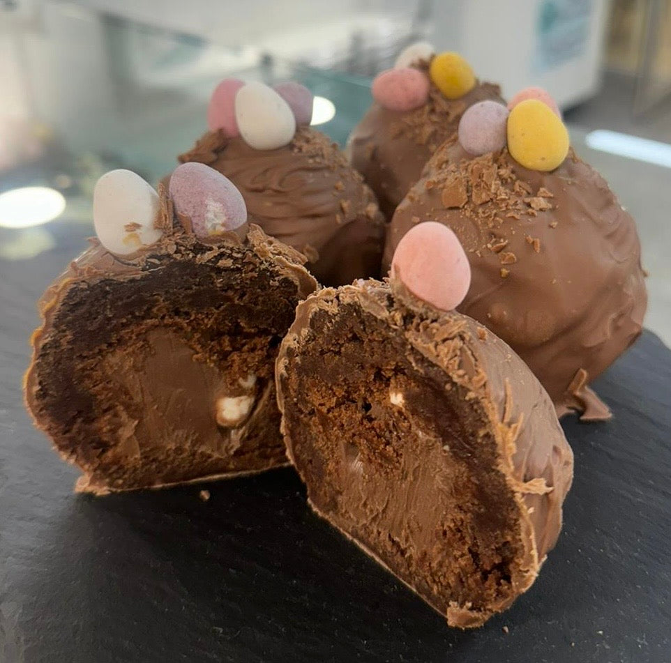 Mini egg brownie bomb